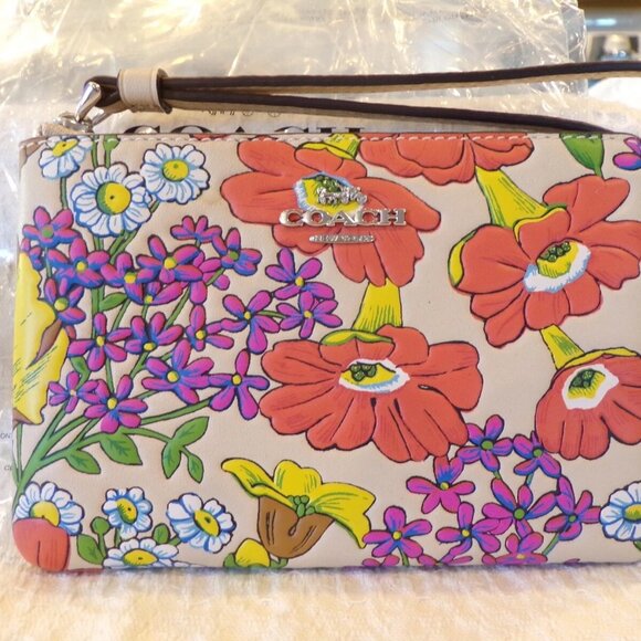NWT Coach Leather Floral Print Corner Zip Wristlet CR946 Ivory Multi $138 - Picture 2 of 6